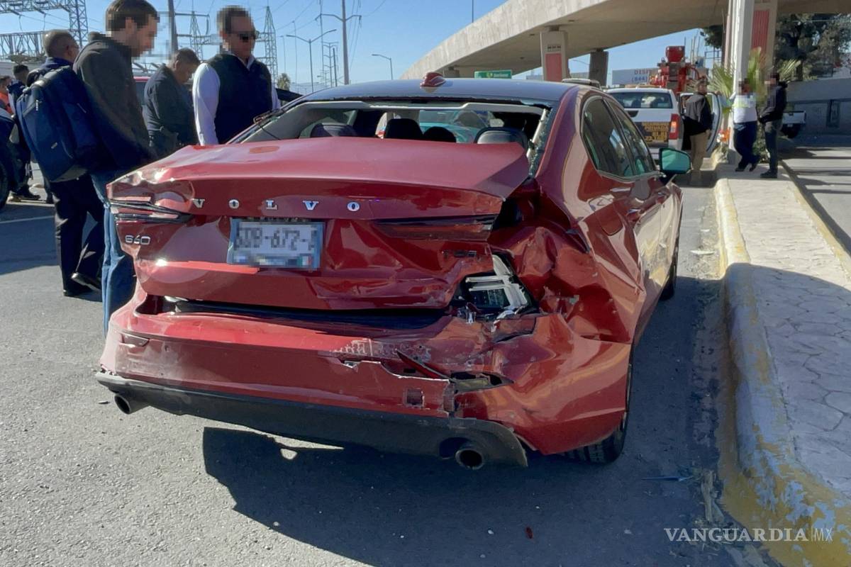 Choques en cadena dejan caos vial en el Ramos Arizpe; cinco vehículos involucrados