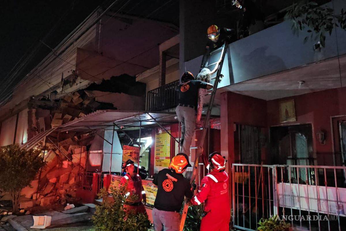 Explosión en empresa de productos médicos deja 2 heridos y 14 evacuados, en Nuevo León