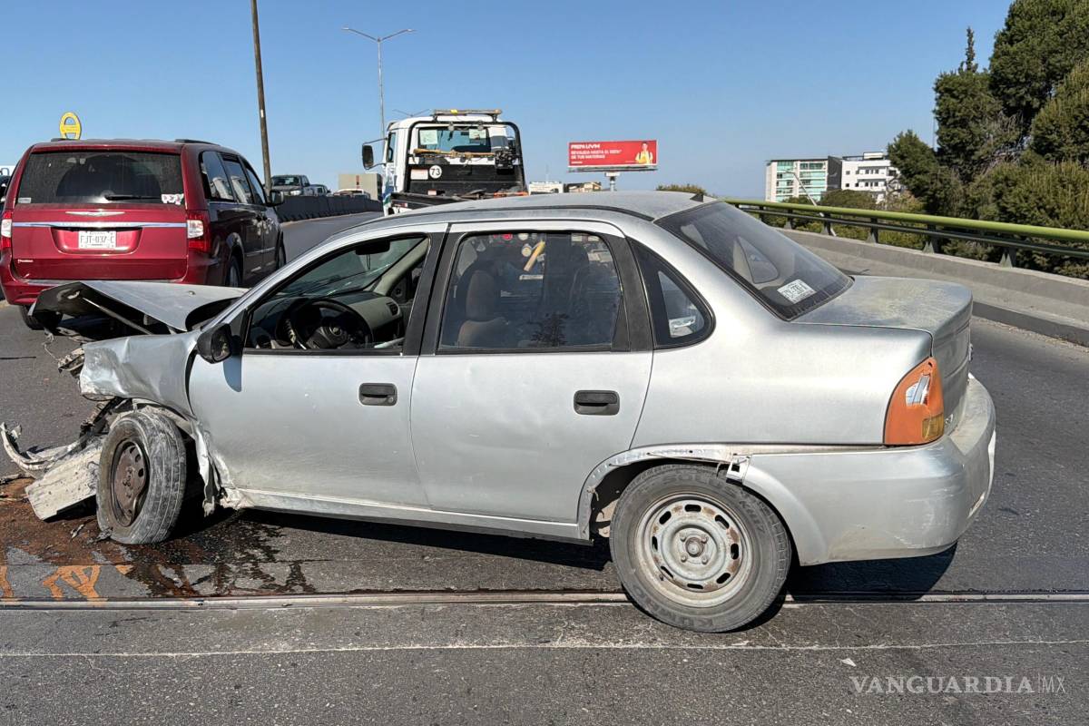 Choque por alcance origina caos vial, en Saltillo