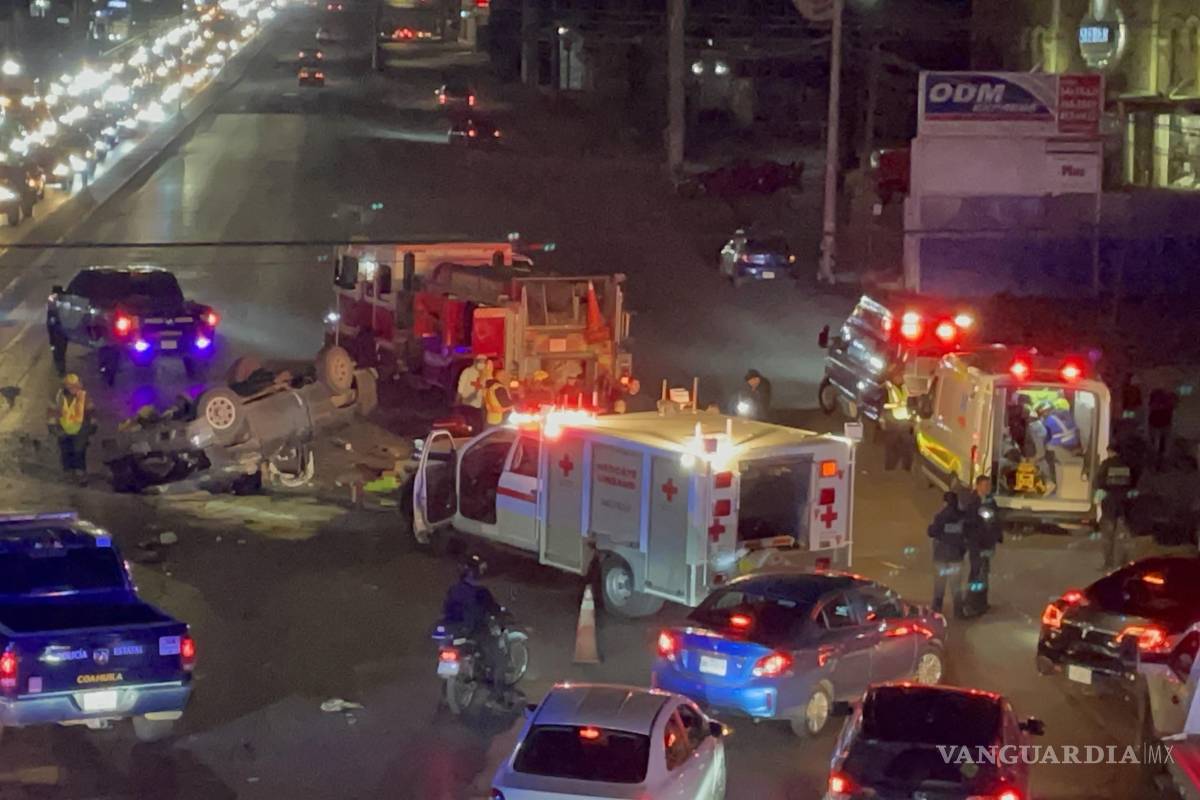 Menor pierde la vida tras volcadura en Saltillo; su padre está grave y su hermano lesionado