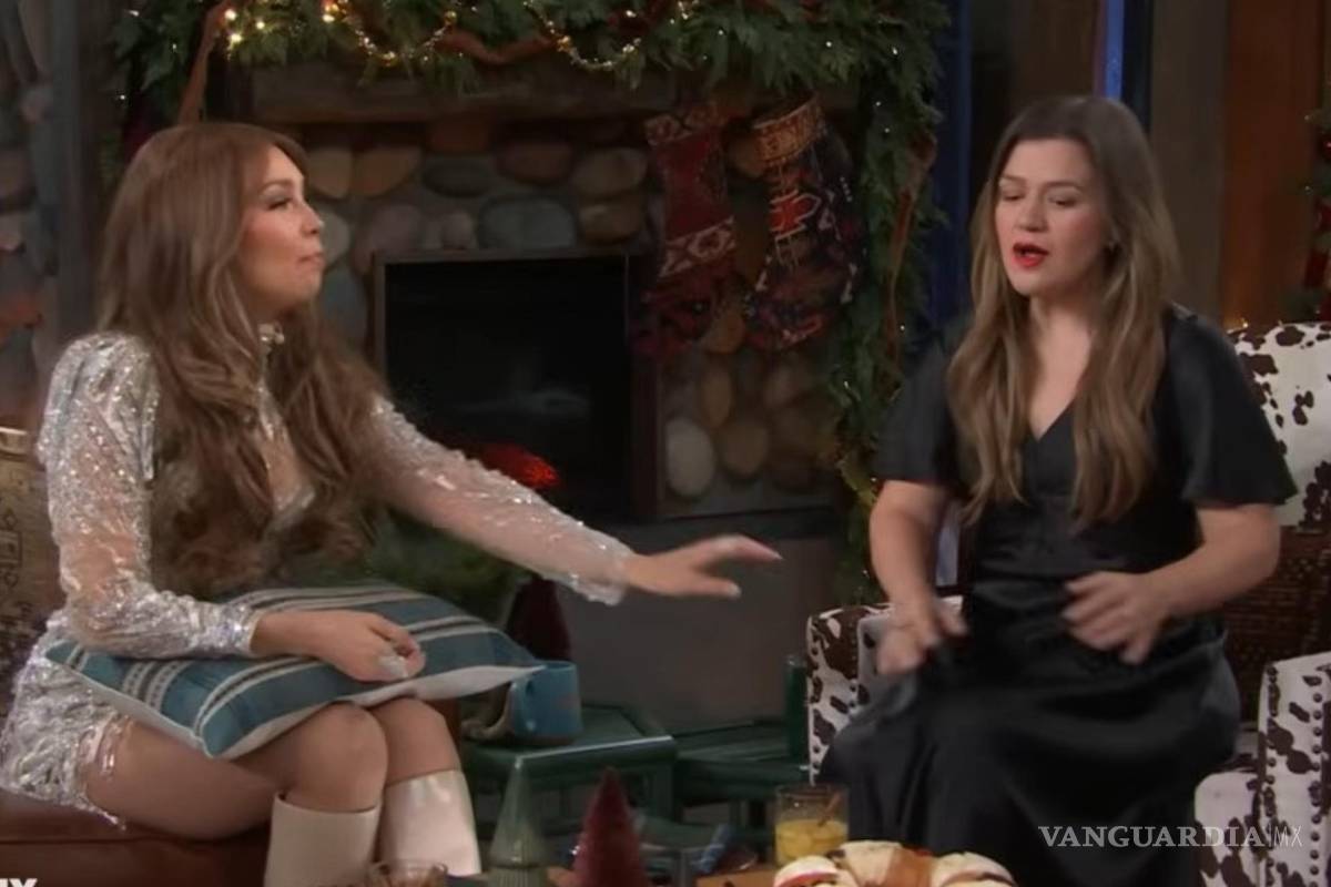 ¿Llevará los tamales? Comparte Thalía Rosca de Reyes con la cantante Kelly Clarkson en pleno show en vivo