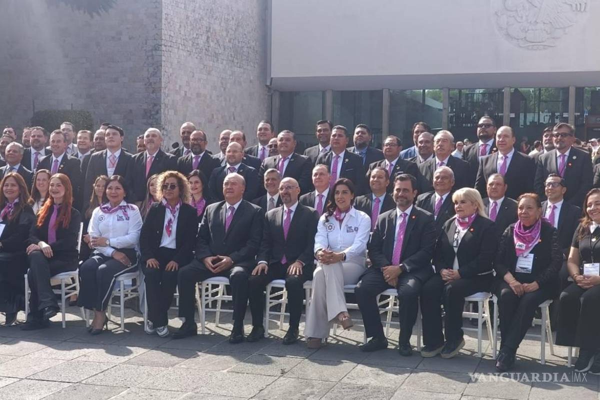 Entrega Concanaco reconocimiento a Jorge Dávila como creador del programa El Buen Fin