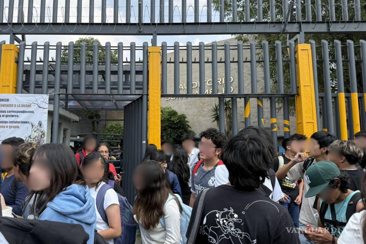 Evacúan Prepa 6 de la UNAM por amenaza de presunto aparato explosivo y mensaje alarmante