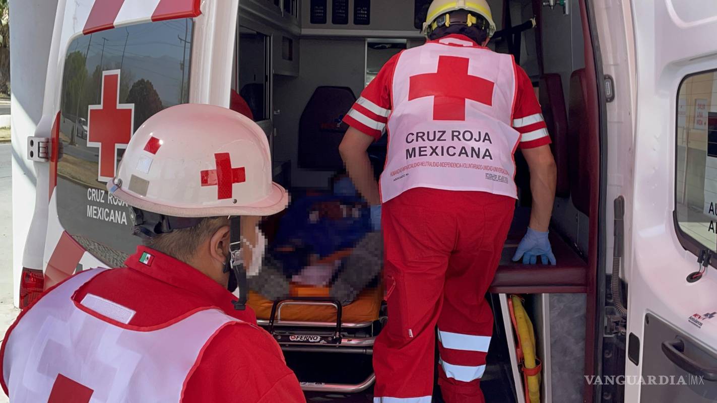 Aparatosa caída de caballo deja a joven en estado delicado, en Nueva Rosita