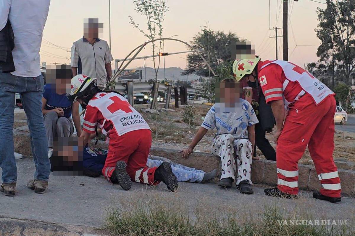 Dos jóvenes resultan lesionadas tras ser atropelladas por un taxi en Saltillo