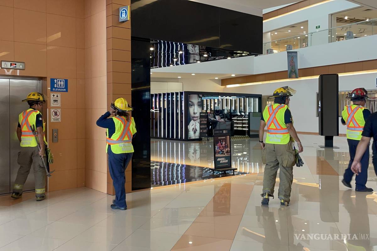 Desperfecto en elevador de centro comercial moviliza a bomberos
