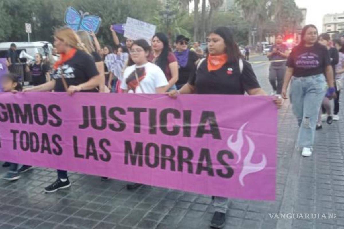 $!Desde temprano las mujeres se concentraron en las instalaciones de la Explanada de los Héroes en Monterrey.
