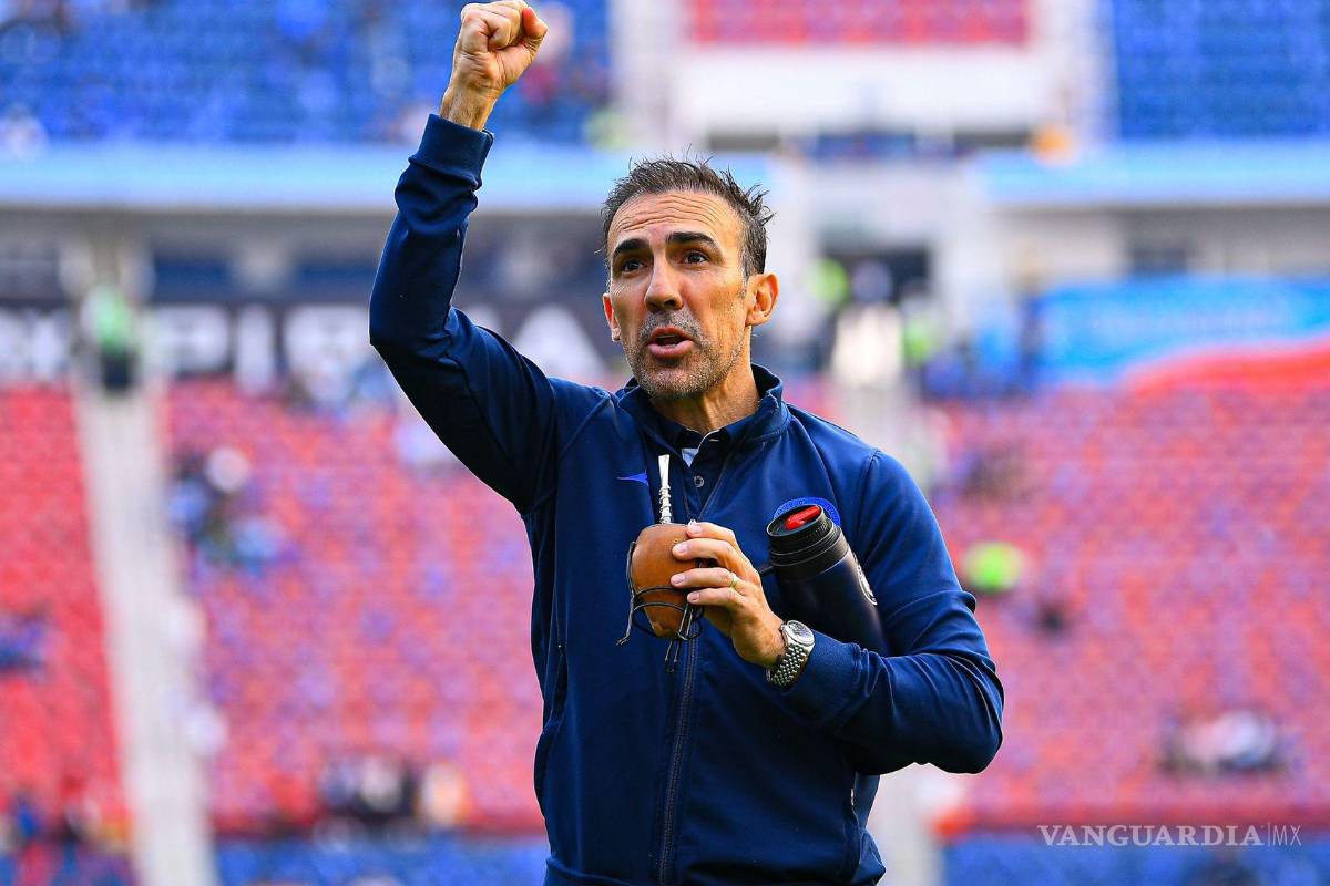 Vicente Sánchez, cerca de dirigir al club donde Efraín Juárez escribió su leyenda