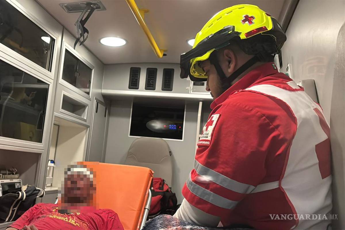 $!El hombre presentaba visibles manchas de sangre al llegar a la Casa del Migrante.