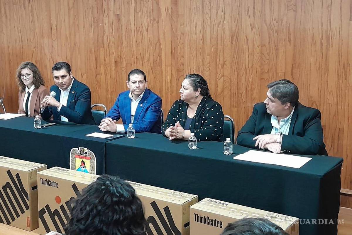 $!El rector Octavio Pimentel Martínez asistió como testigo de honor durante la inauguración del nuevo grupo académico.