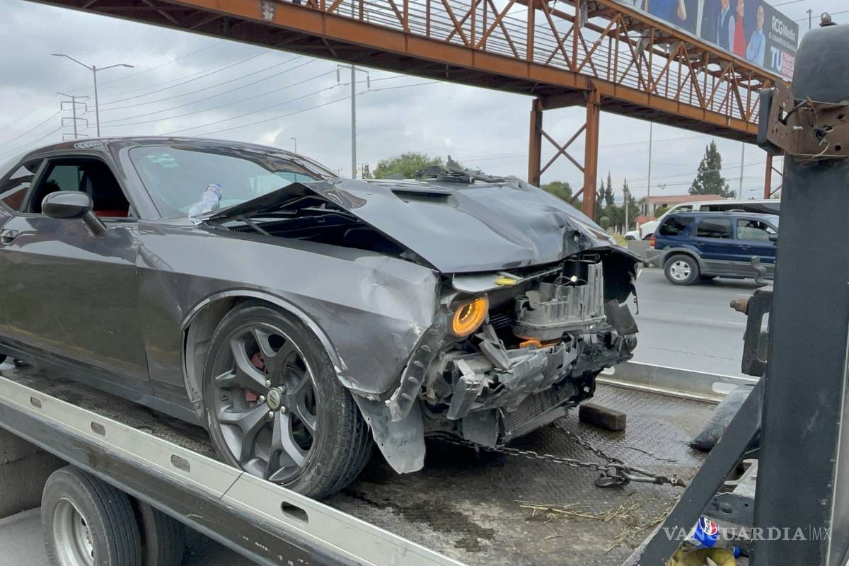 Autos deportivos colisionan al oriente de Saltillo; uno de ellos intentó rebasar sin precaución
