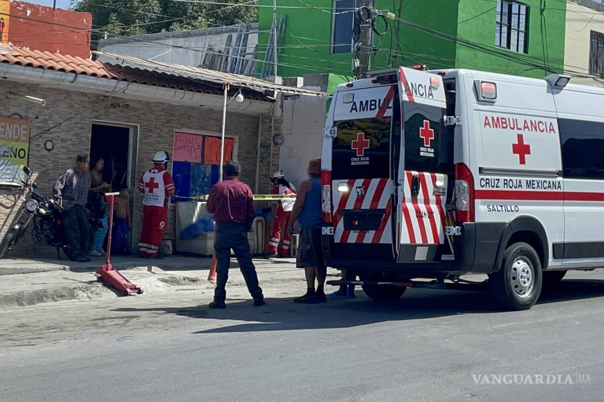 Fallece mujer repentinamente en la vía pública en Saltillo; buscaba un cuarto en renta