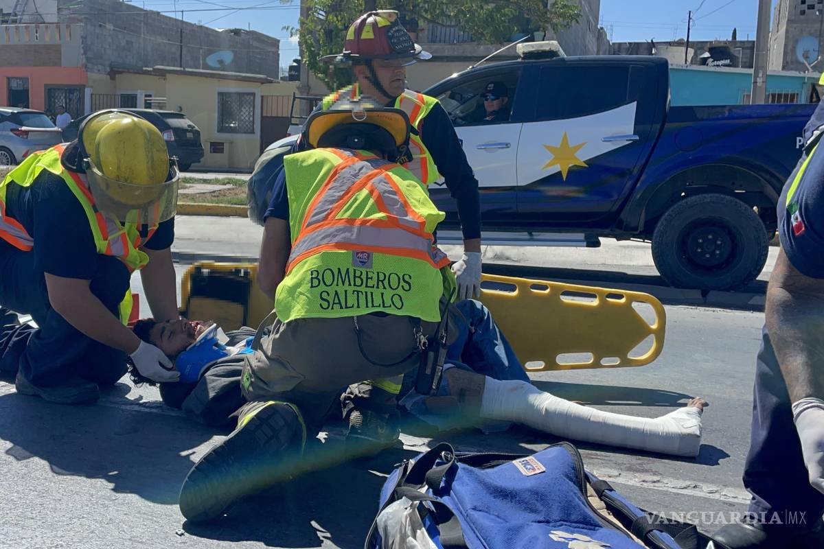 Grave peatón tras ser arrollado por una motocicleta al poniente de Saltillo