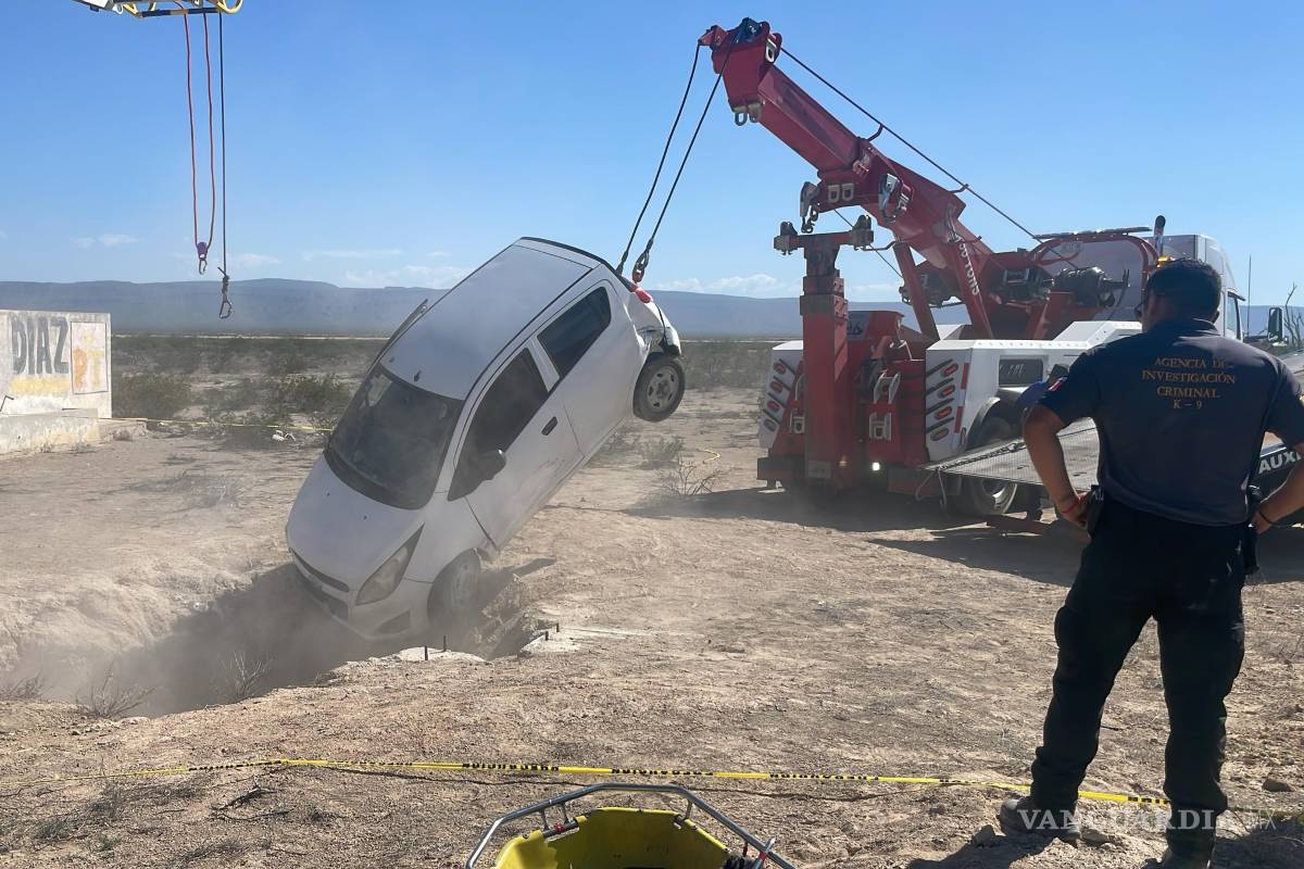 Rescatan cuerpo de hombre en la carretera a Torreón; cayó con su camioneta a una noria