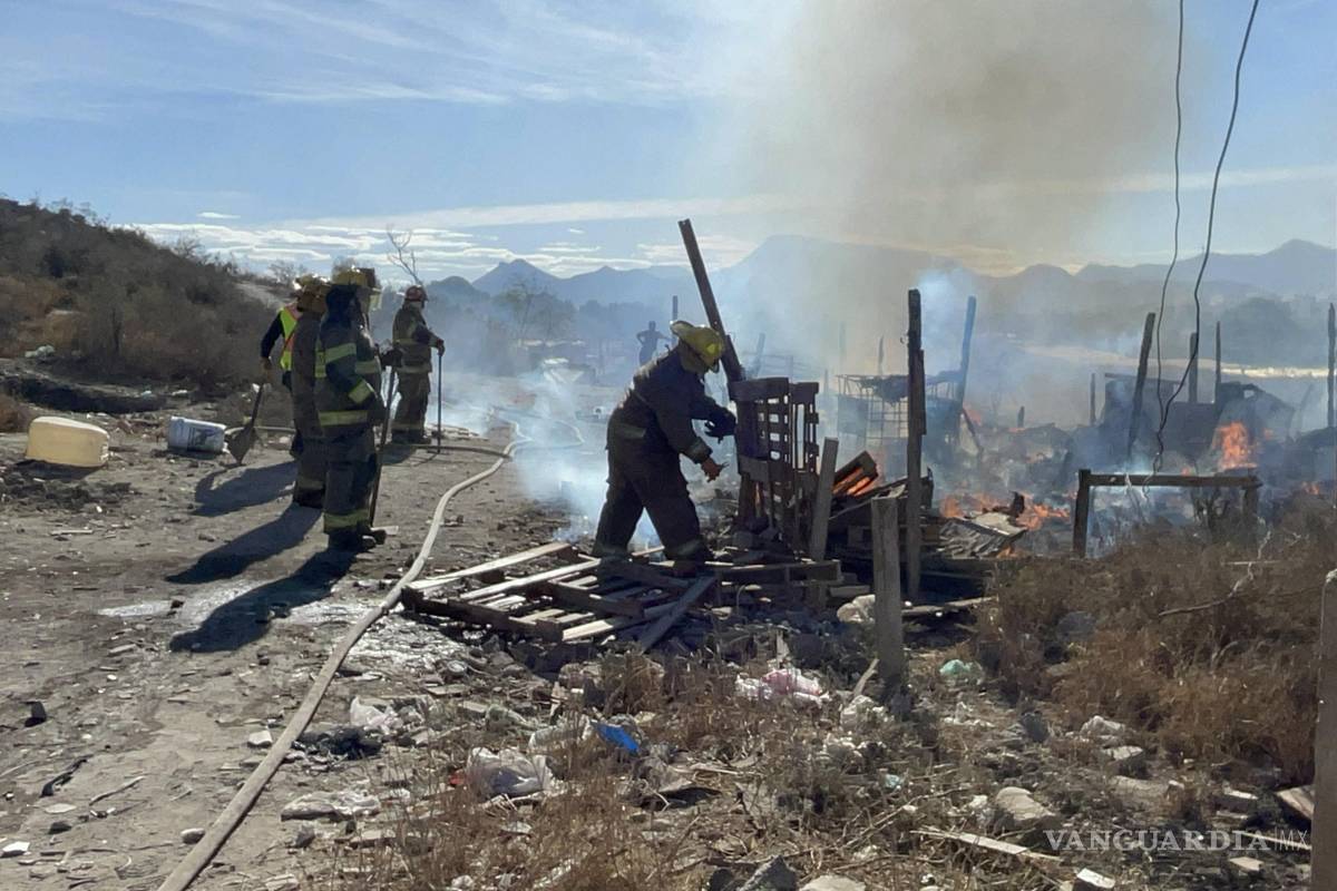 Tejabanes de la colonia Omega de Saltillo terminan en cenizas