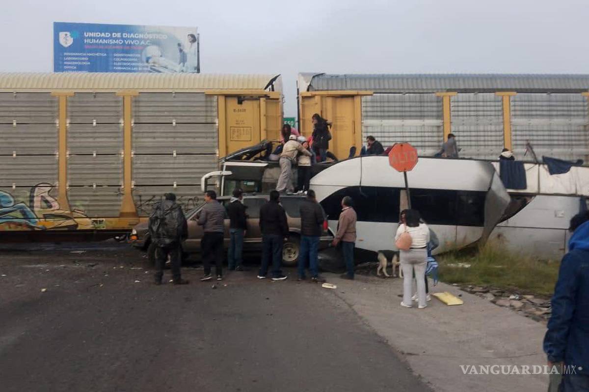 Tragedia en Edomex: deja 10 muertos choque entre tren y autobús de pasajeros