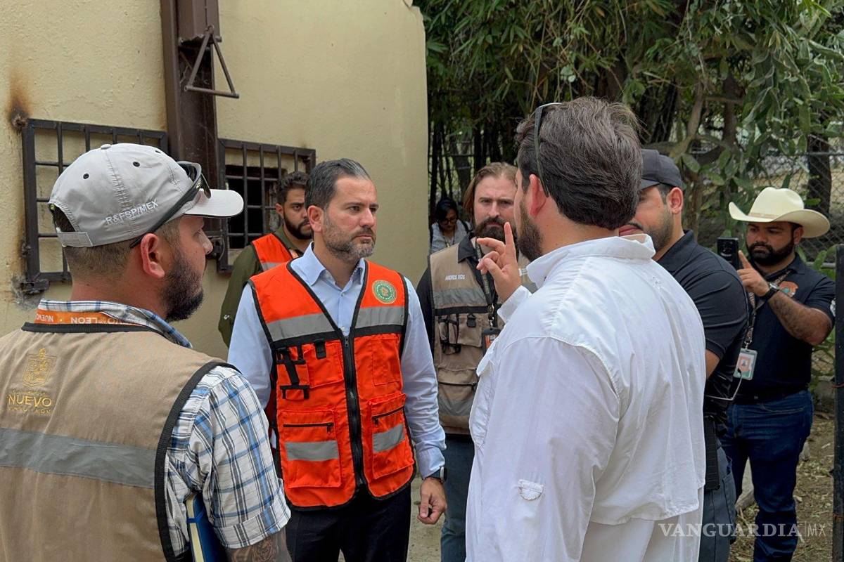 $!Al centro, muy preocupado él, Raúl Lozano Cabalero, Secretario del Medio Ambiente. Cuando fue a hacerse presente en La Pastora, necesitó un guía porque ni de nombre conocía ese lugar.