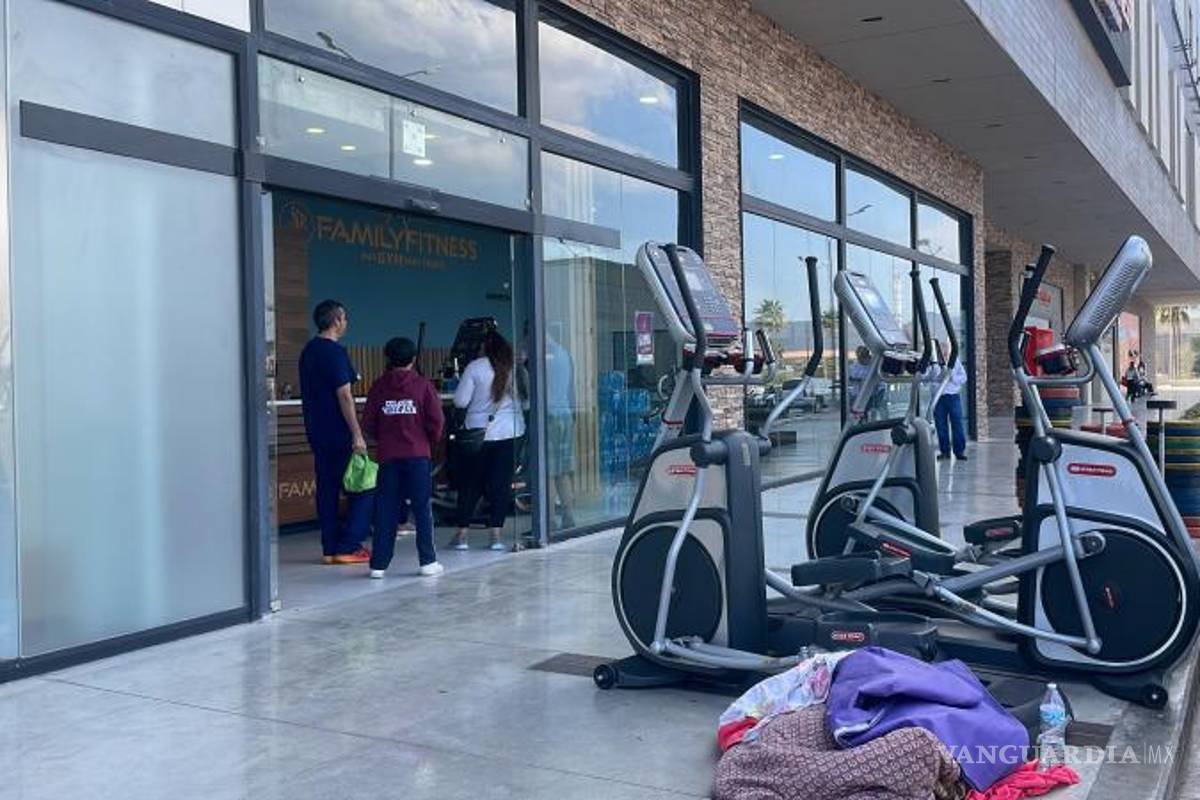 $!Usuarios llegaron al lugar sin previo aviso del cierre temporal anunciado por el negocio.