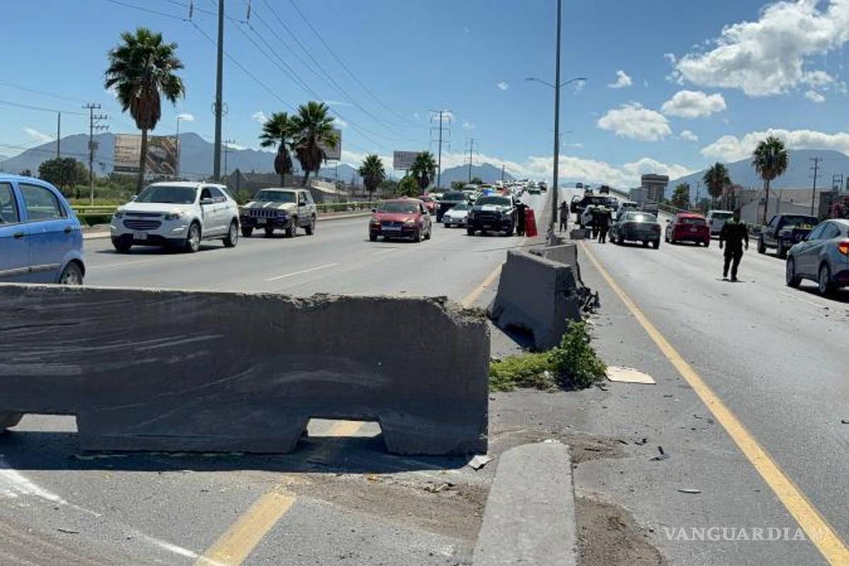 $!Una grúa fue necesaria para retirar el Chevrolet Malibú del lugar del accidente.