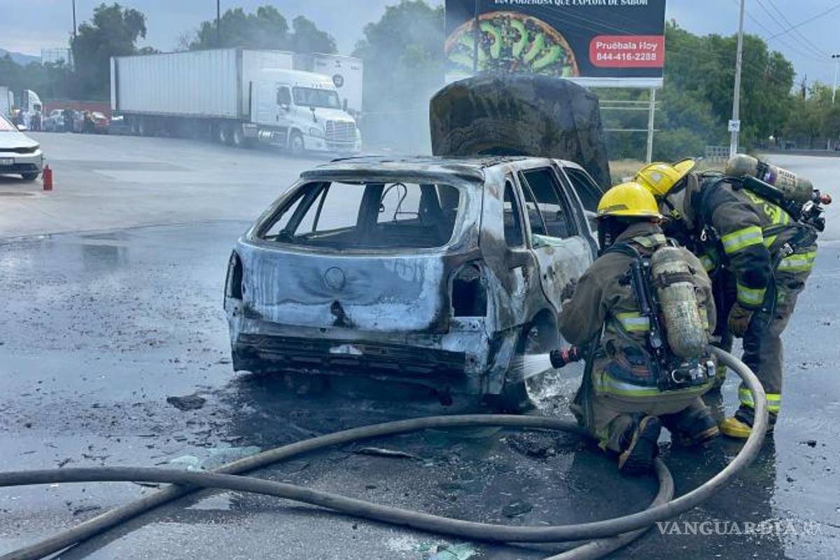 $!El coche Pointer Volkswagen quedó totalmente destruido en segundos.