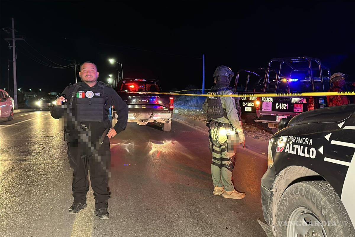 $!El arma corta localizada en el vehículo fue puesta a disposición del Ministerio Público.