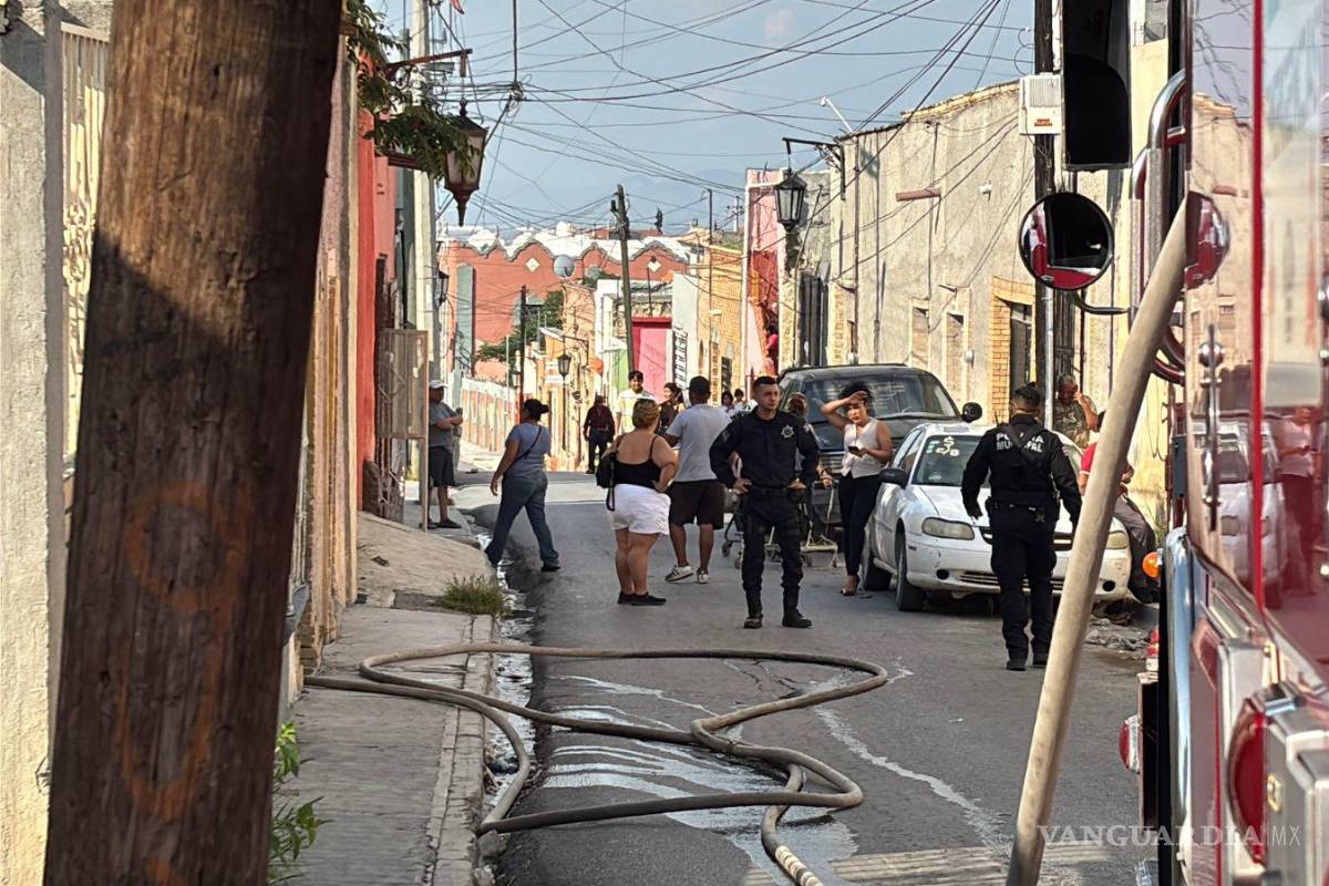 Incendio deja daños materiales en la Zona centro de Saltillo