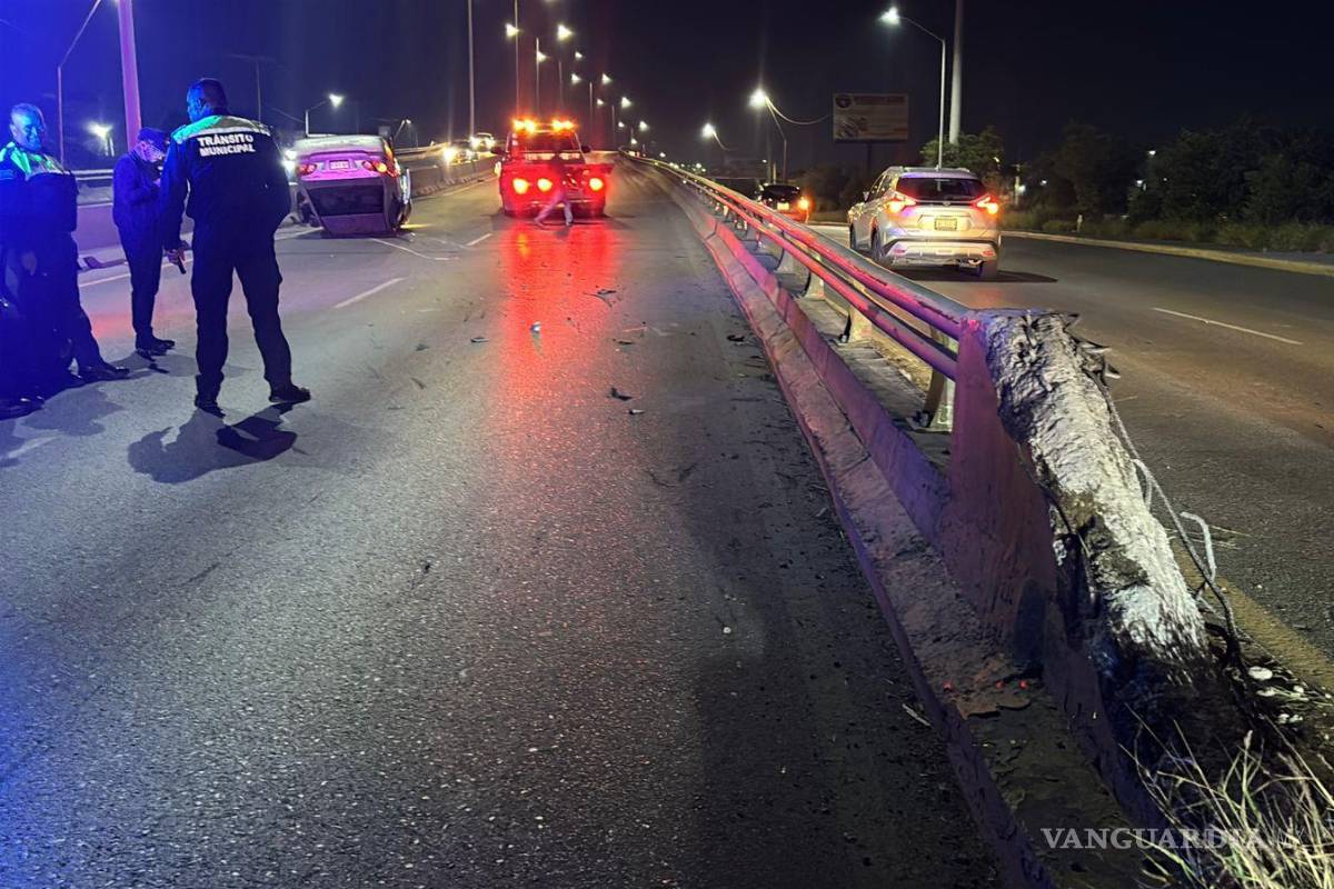 $!El puente vehicular permaneció cerrado parcialmente mientras se realizaban las maniobras.