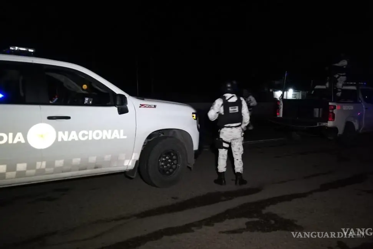 Aseguran a cien migrantes dentro de un tráiler en la Saltillo-Concepción del Oro; entre ellos 10 menores