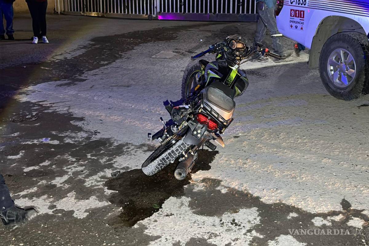 $!La motocicleta y el vehículo KIA involucrados fueron asegurados por las autoridades y puestos a disposición del Ministerio Público de Asuntos Viales.