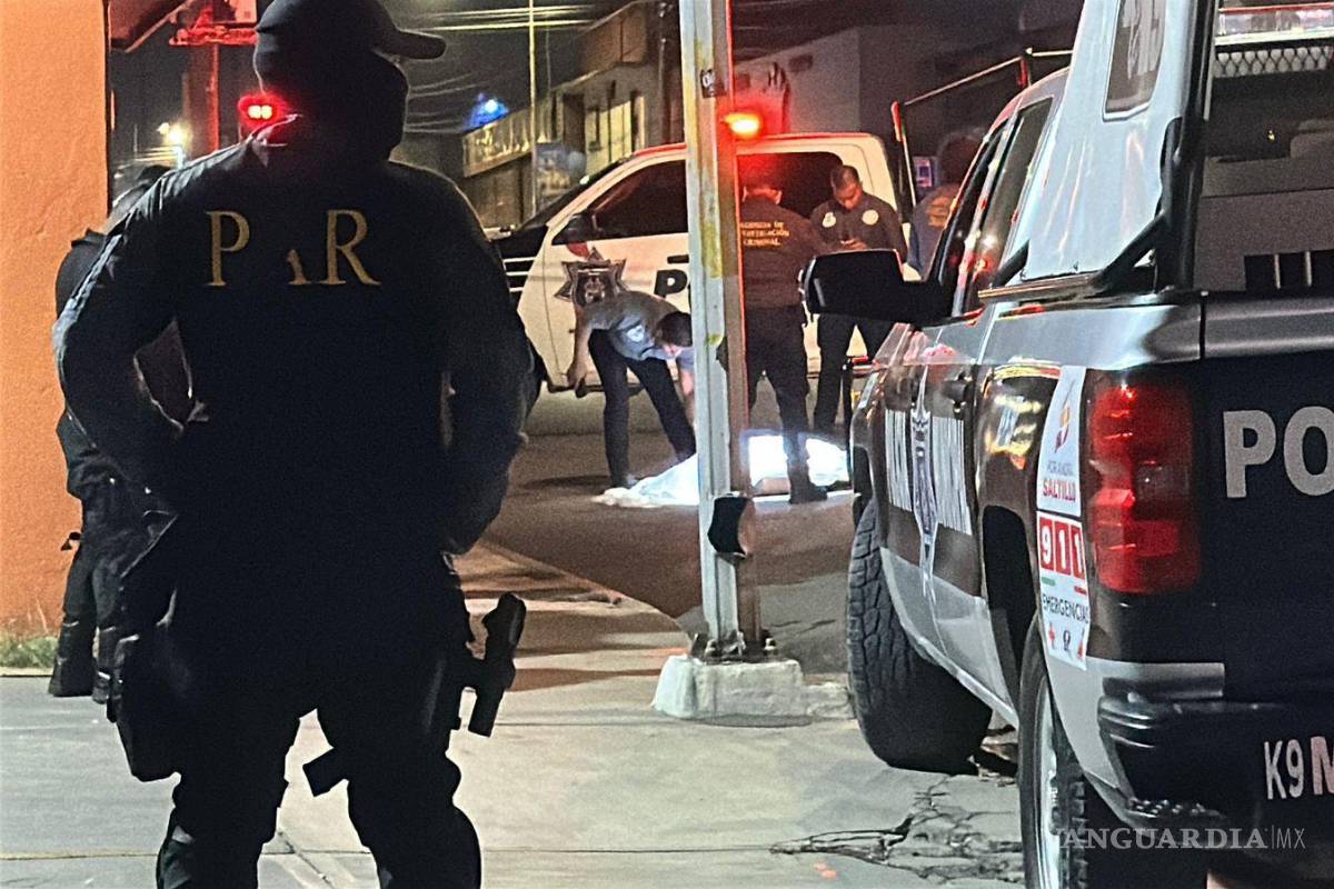 Iba ‘en el cel’, poli municipal detenido tras atropellar y causar la muerte de un peatón en Saltillo