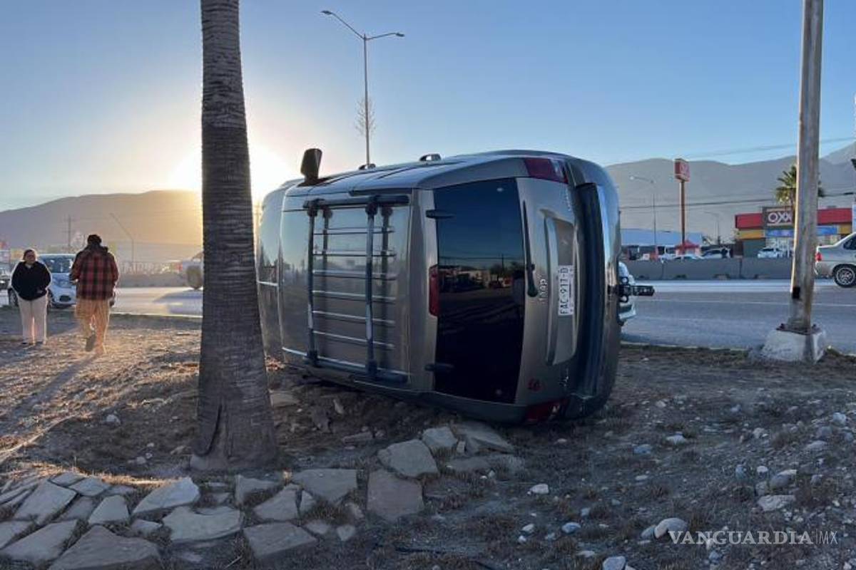 $!Elementos de Tránsito Municipal acudieron al sitio para tomar conocimiento del percance.
