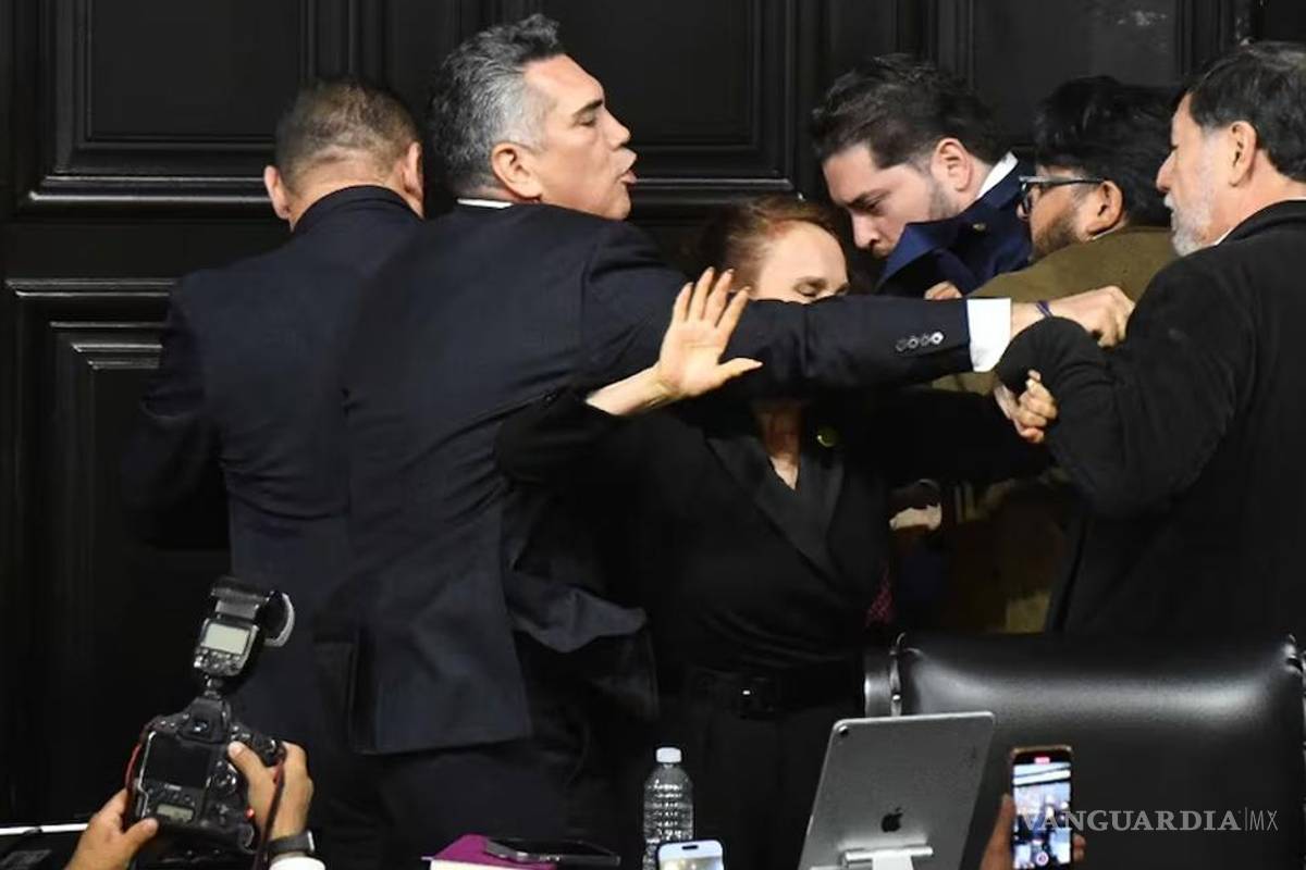 FGR reconstruirá la pelea entre Noroña y Alito Moreno en el Senado, tras denuncia presentada