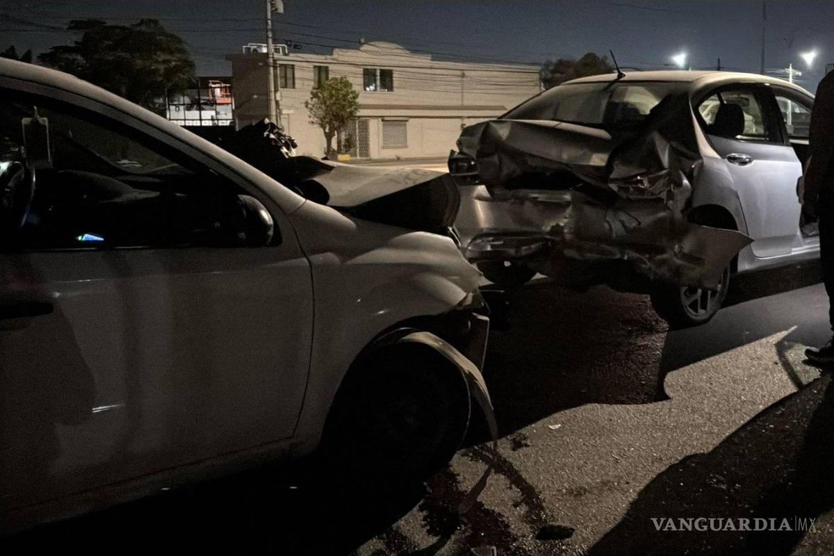 Choca conductor ebrio por alcance en la colonia Francisco I. Madero, en Saltillo