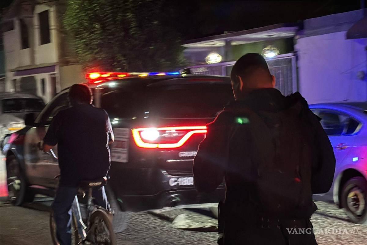 $!El siniestro movilizó a policías y rescatistas durante la noche.