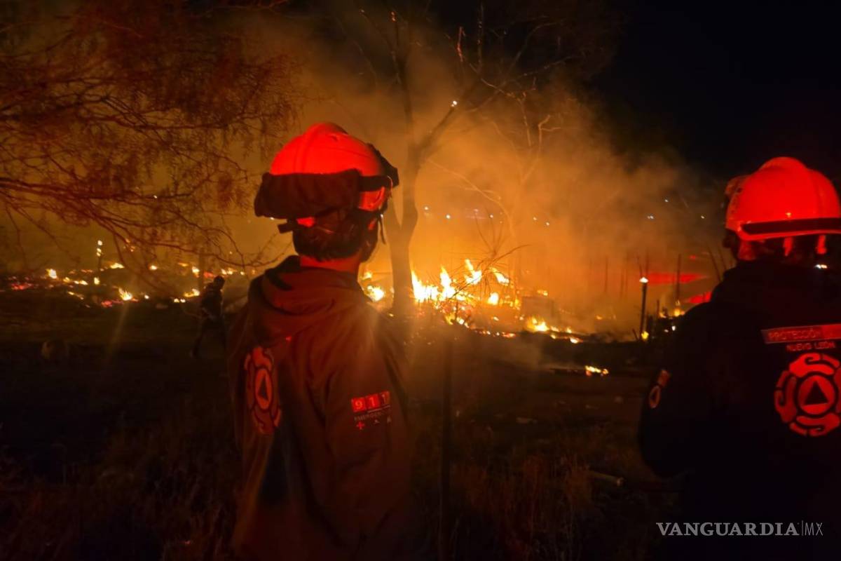 Fuego arrasa con seis tejabanes en García, Nuevo León