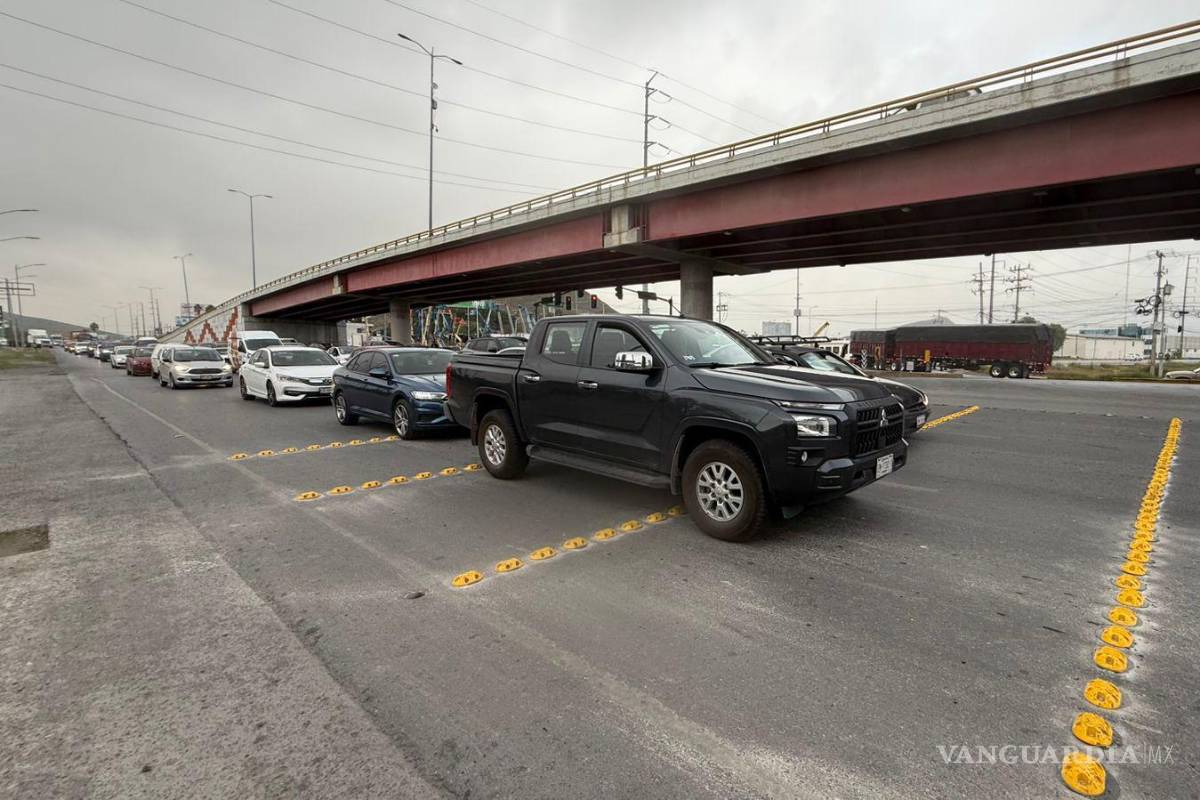 $!El Ayuntamiento de Ramos Arizpe retiró las líneas de boyas por el caos vial.