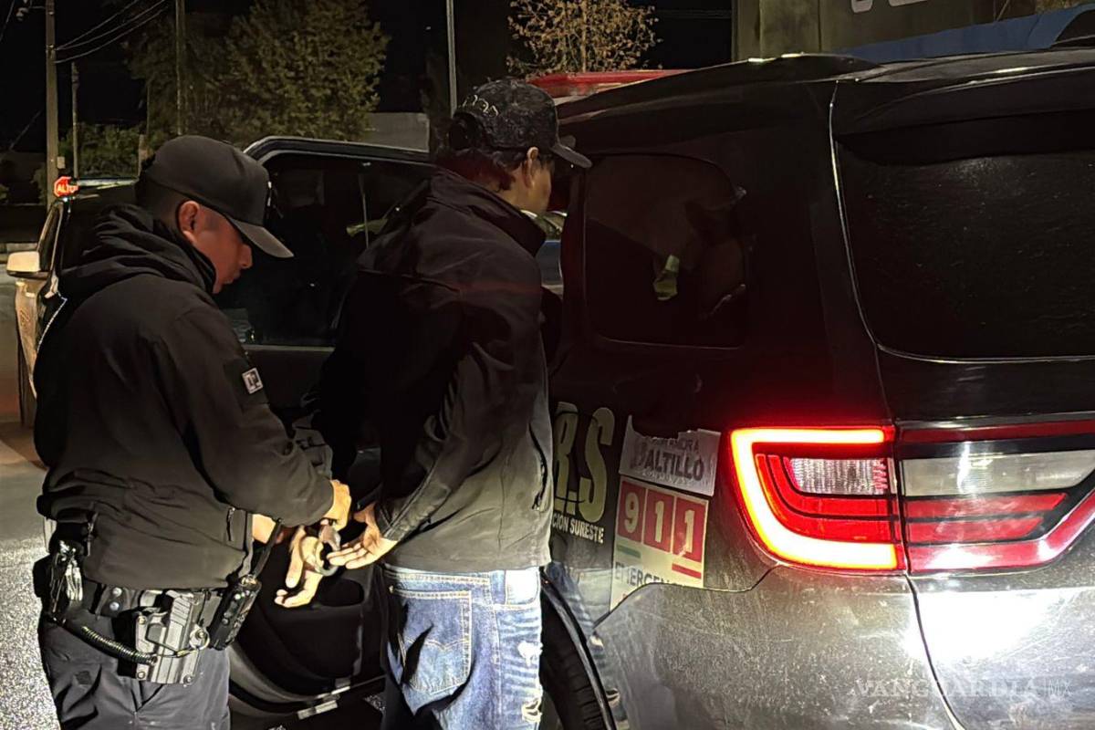 $!Tres hombres fueron detenidos por su presunta participación en la agresión contra dos amigos que salían de un restaurante-bar.