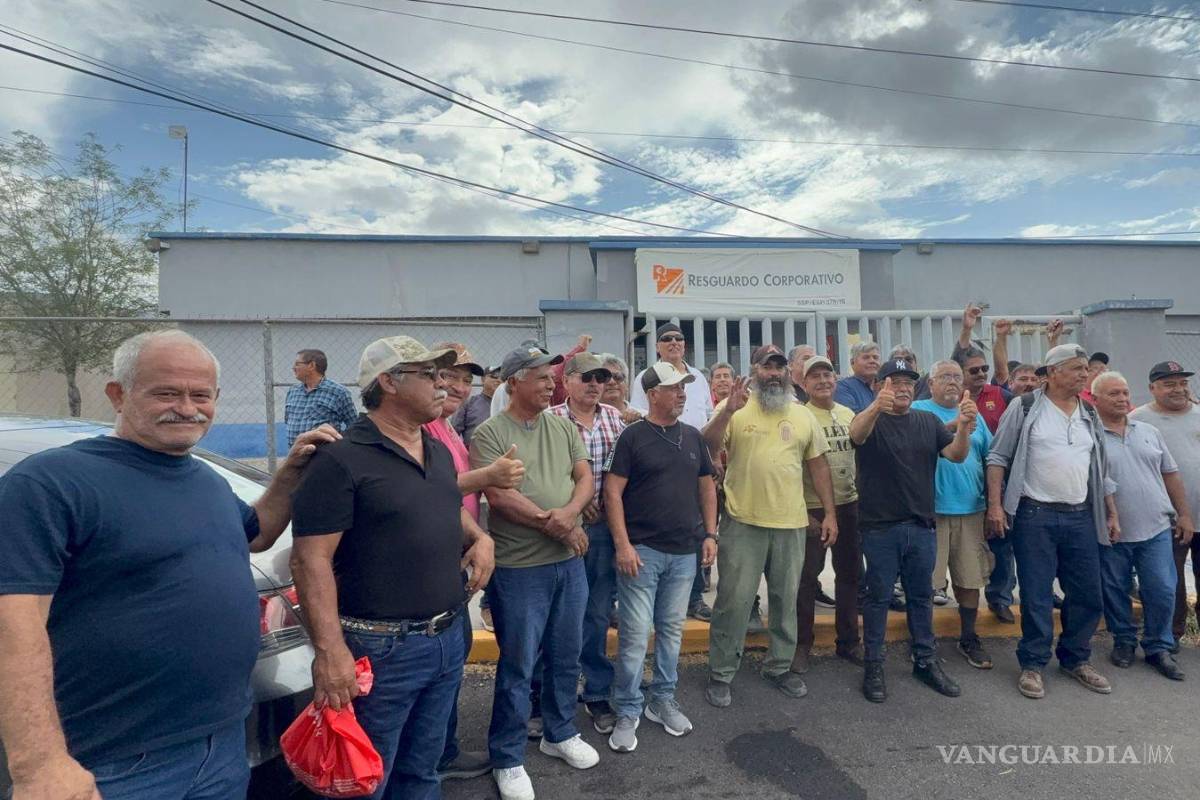 Exobreros de AHMSA nuevamente se manifiestan en las Oficinas de Resguardo Corporativo en Monclova