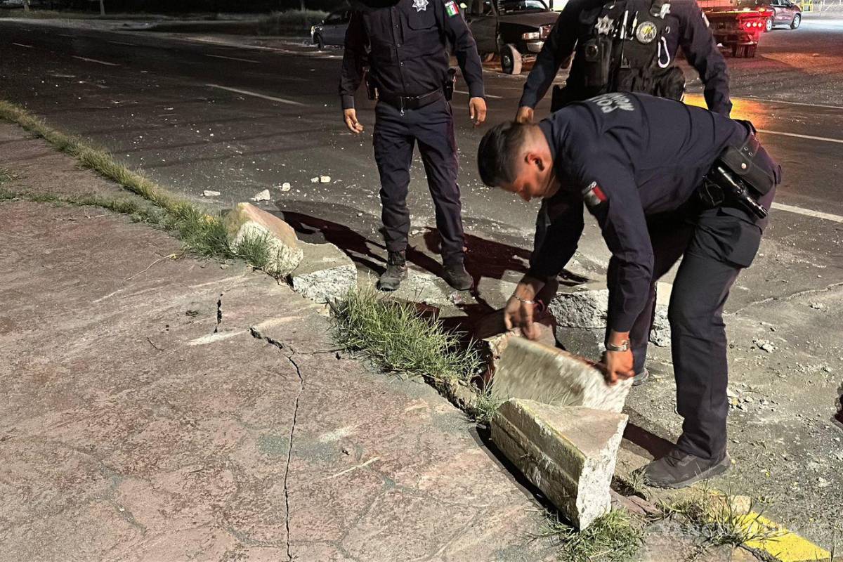 $!Elementos de la Policía Municipal de Arteaga y Saltillo acudieron para asegurar el área y evitar más daños.