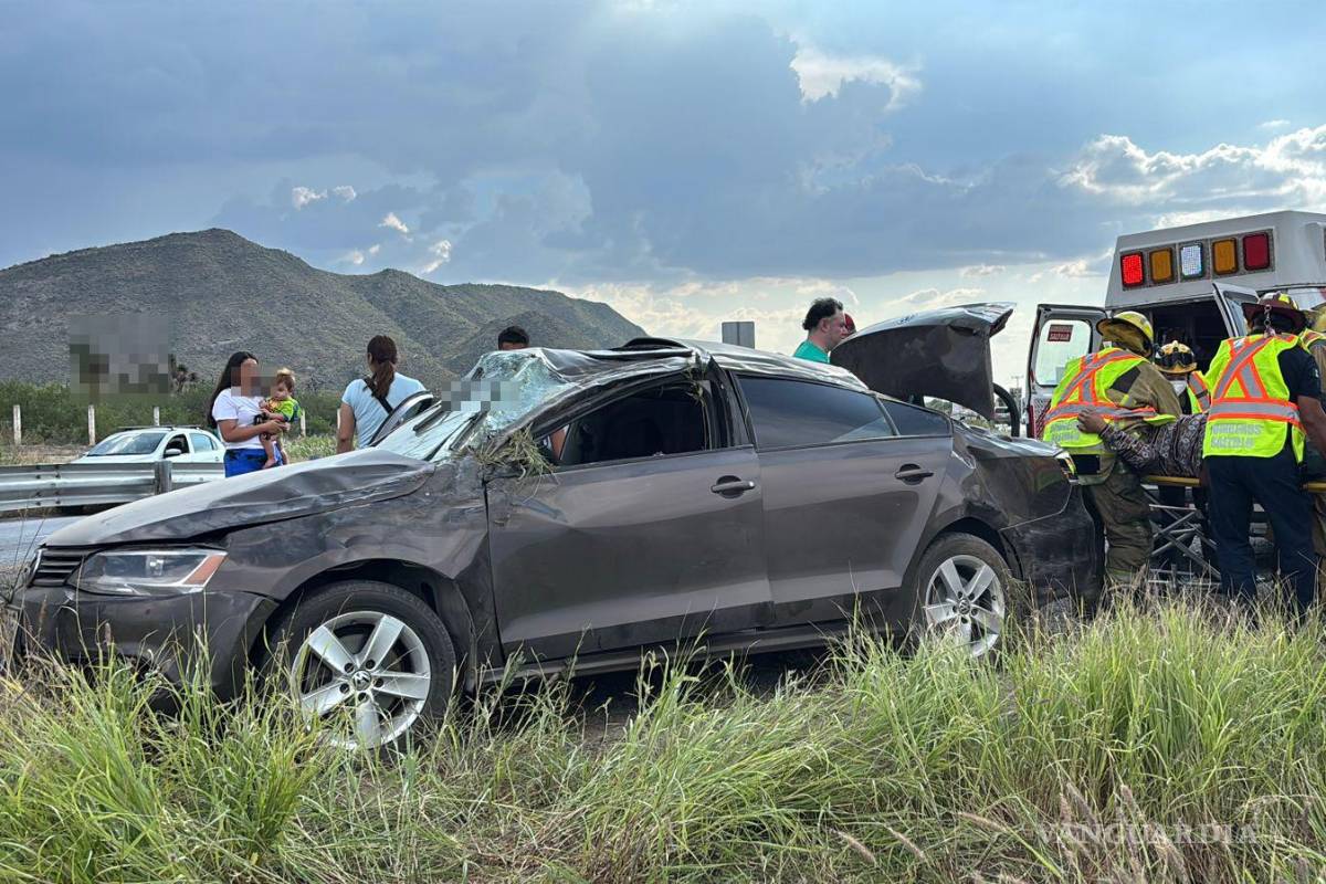 Vuelca tras explosión de neumático en la Saltillo–Torreón; conductor sufre fracturas