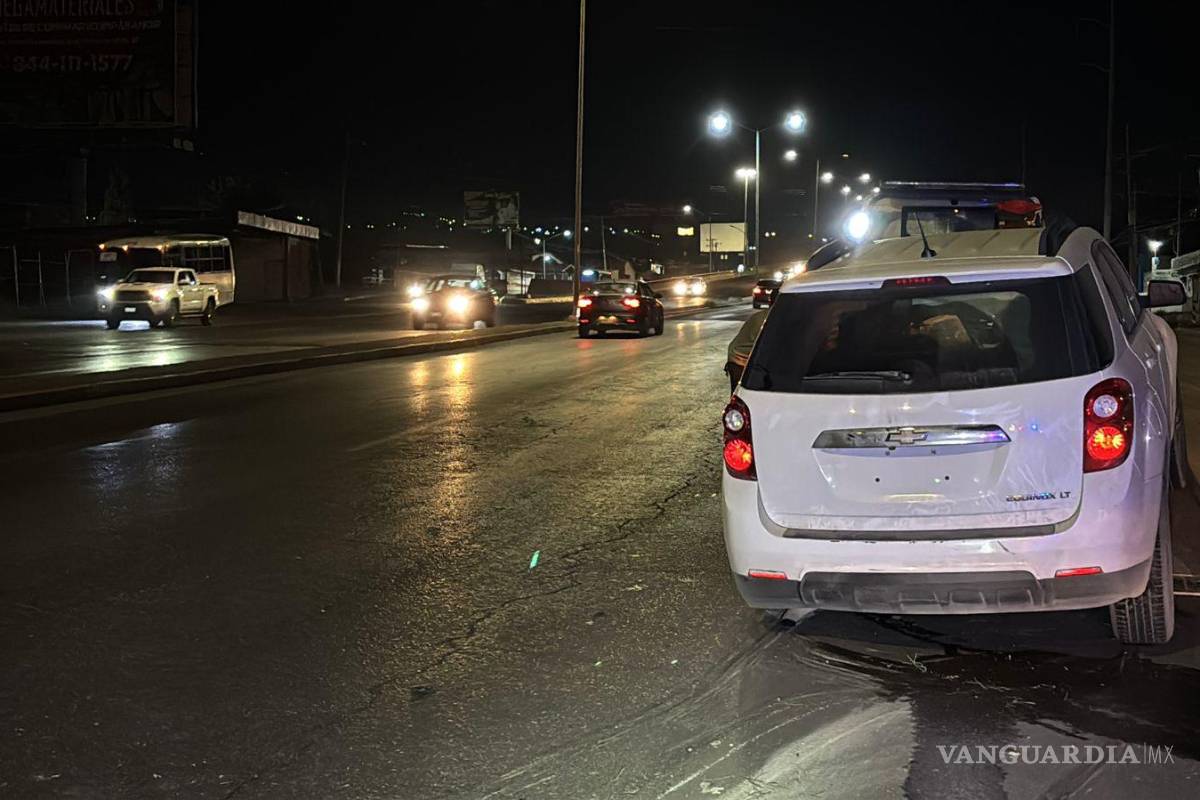 $!La unidad derrapó hasta quedar en medio de la vialidad sobre la calle Río Pánuco Oriente.