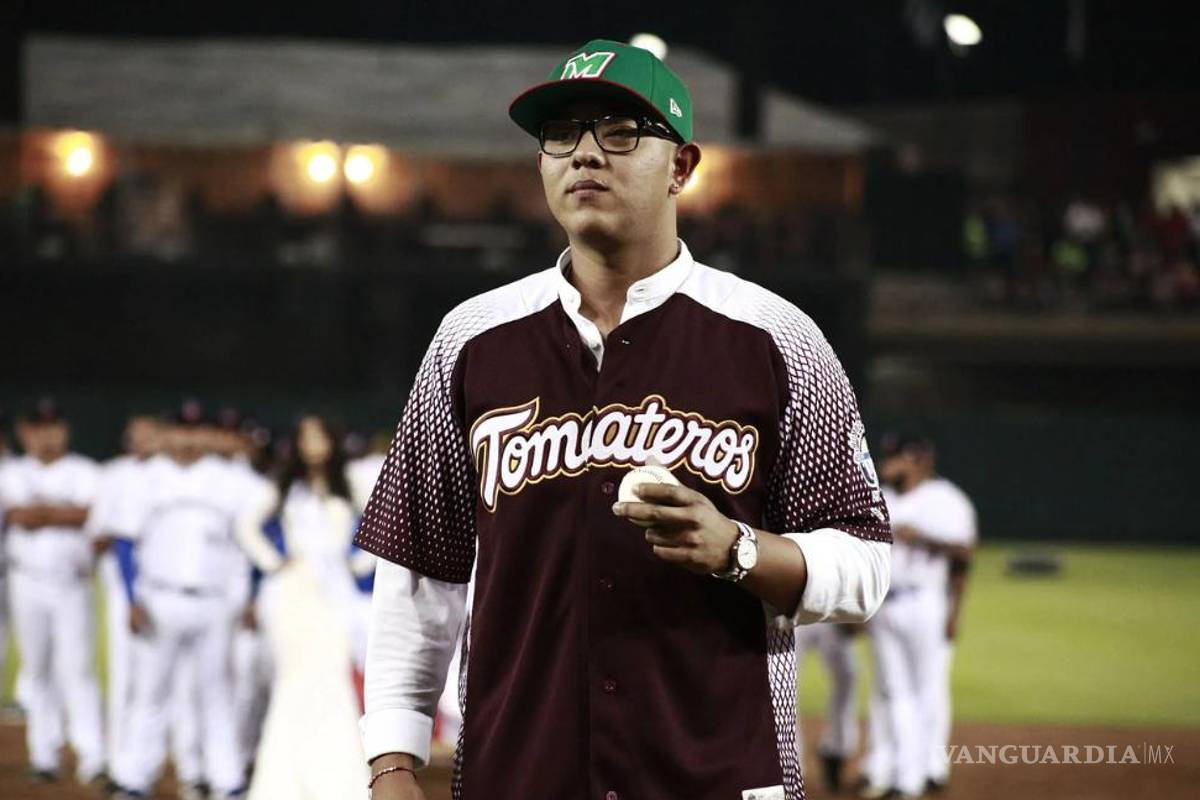 Julio Urías se prepara para jugar con Tomateros de Culiacán en la Liga del Pacífico 2025-2026