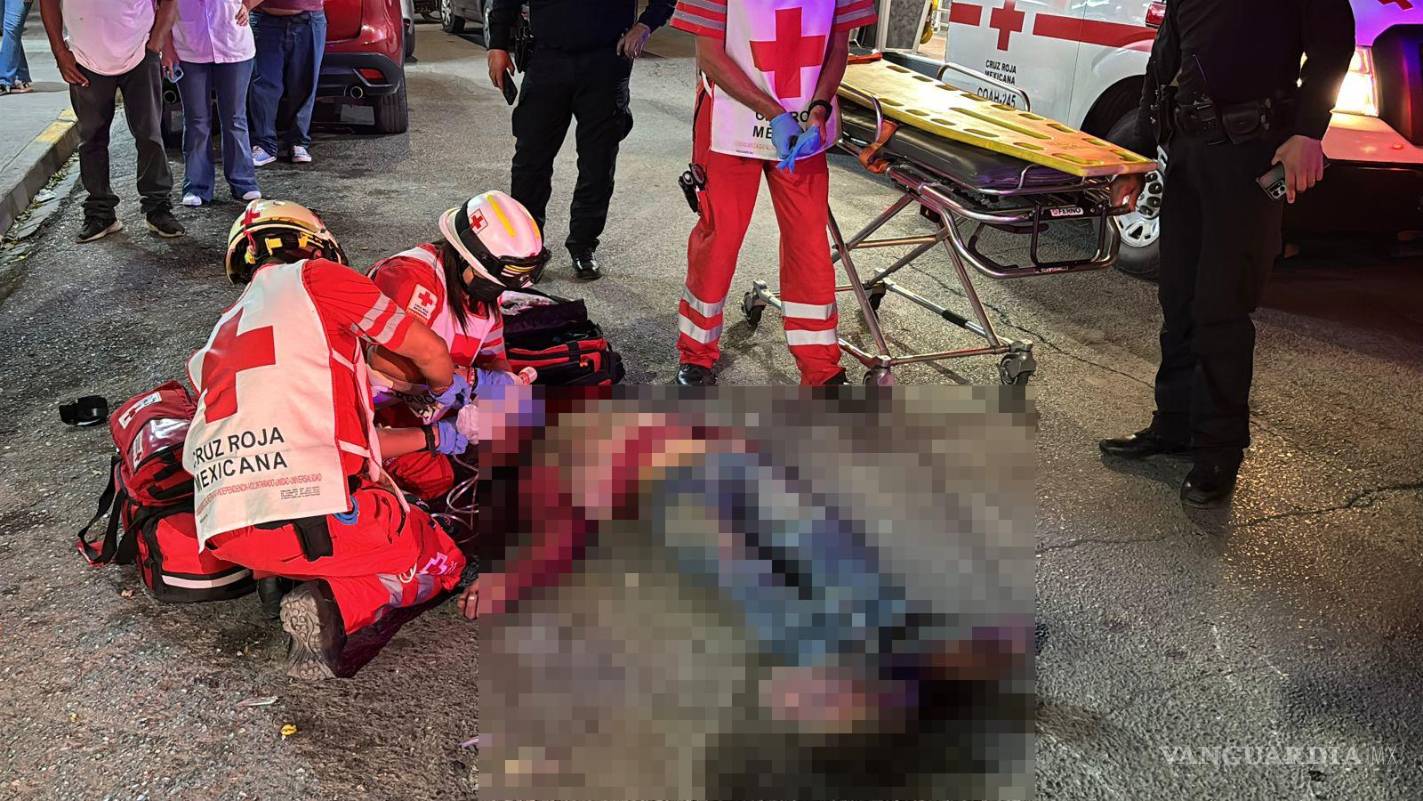 Saltillo: hombre se debate entre la vida y la muerte tras ser atropellado por motociclista