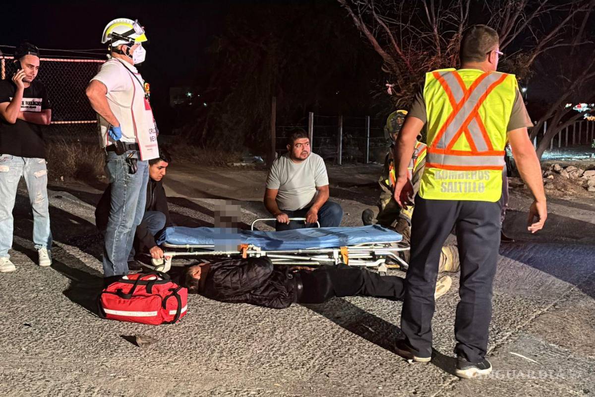 $!Tránsito Municipal cerró temporalmente dos carriles para facilitar las labores de rescate.