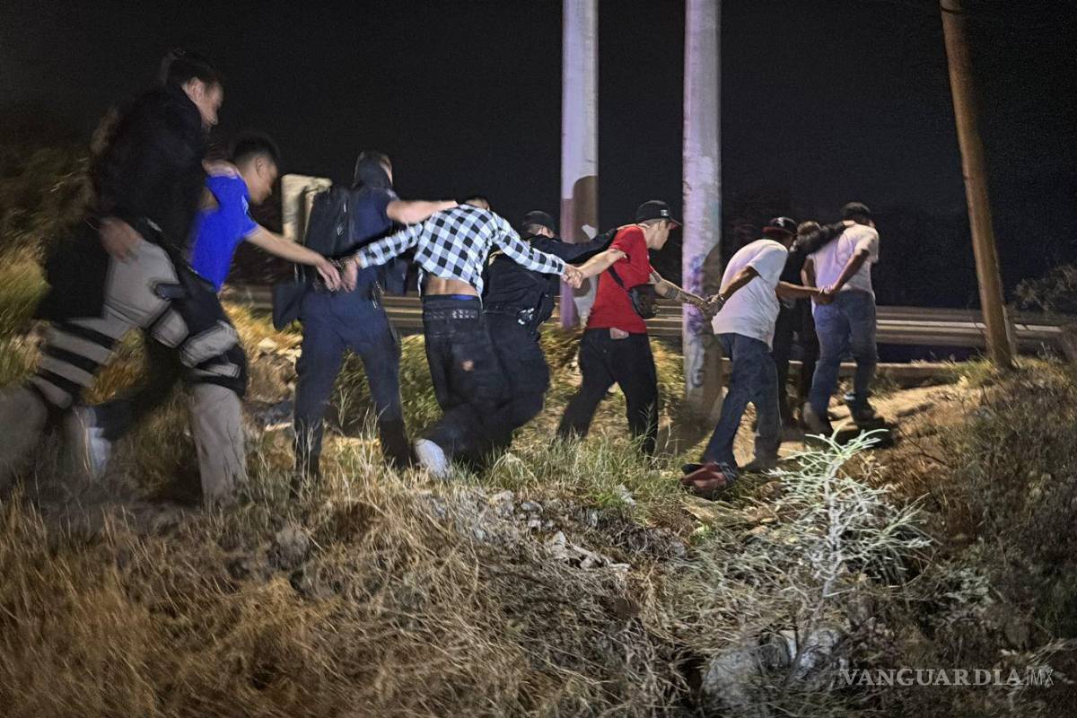 $!Personal del GREC y de la Marina apoyó en el operativo para controlar a los participantes de la pelea.