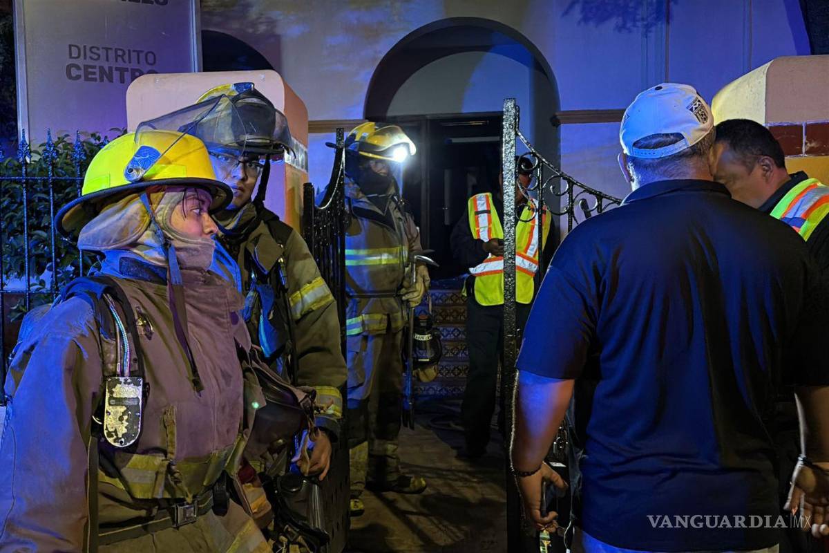 Corto circuito en computadora moviliza a Bomberos en el Centro Histórico de Saltillo
