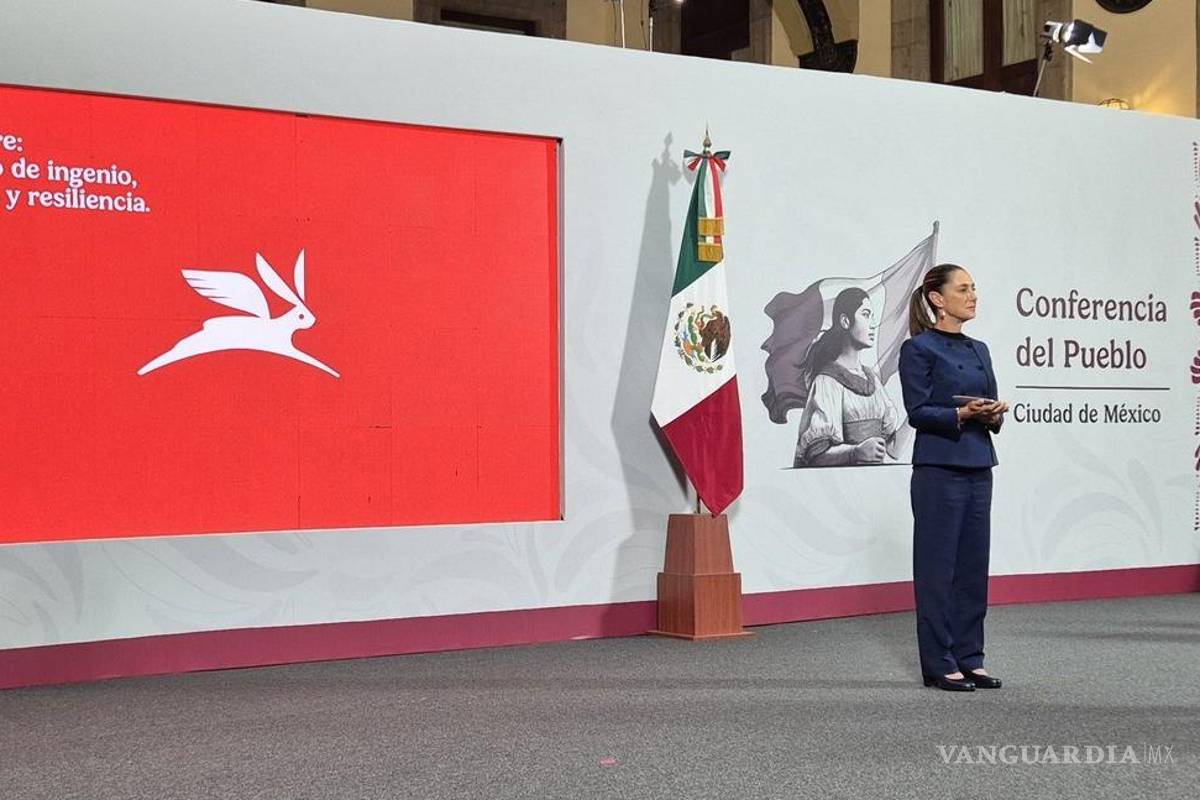 Presenta Sheinbaum emblema de Olinia, auto eléctrico mexicano