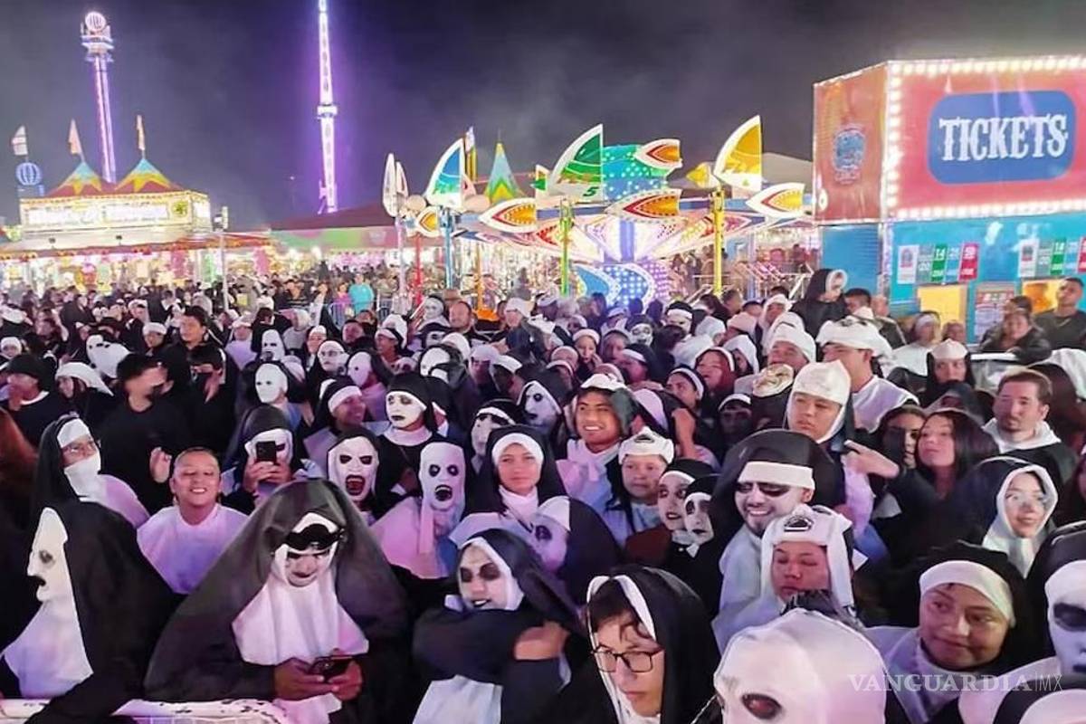 El reto de La Monja... más de mil personas se disfrazan de Valak en la feria de Tulancingo