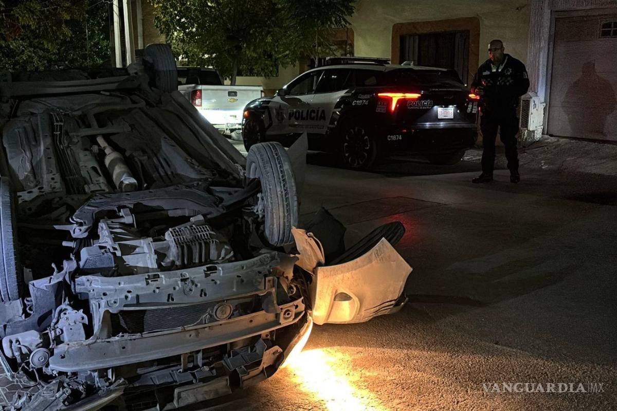 $!Elementos de Tránsito Municipal evaluaron la escena y tomaron conocimiento del accidente.