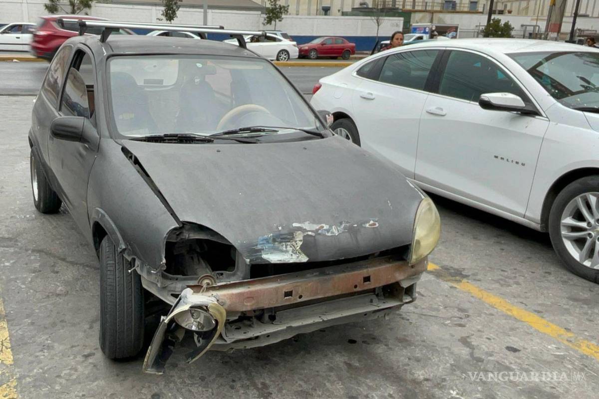 $!Los vehículos fueron retirados y llevados a un estacionamiento público mientras ambas partes negociaban la reparación de daños y gastos médicos.